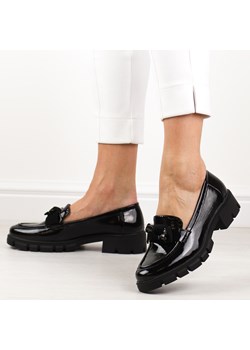 Czarne lakierowane mokasyny damskie z misiem M.Daszyński 23106-1 ze sklepu suzana.pl w kategorii Mokasyny damskie - zdjęcie 187977136