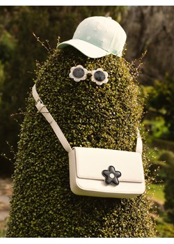 Reserved - Mała torebka z imitacji skóry - złamana biel ze sklepu Reserved w kategorii Listonoszki - zdjęcie 187978099