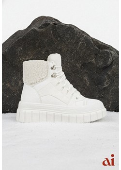 Białe Botki na Grubej Podeszwie z Futerkiem Nemda ze sklepu renee.pl w kategorii Workery damskie - zdjęcie 187978206