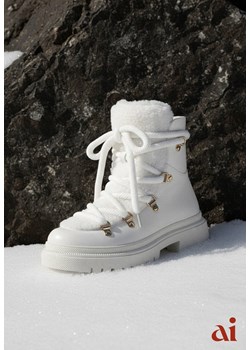 Białe Traperki Wiązane na Sznurek Ozdobione Kożuszkiem Sidonnie ze sklepu renee.pl w kategorii Workery damskie - zdjęcie 187978207