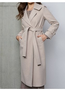 Sinsay - Długi płaszcz z paskiem - beżowy ze sklepu Sinsay w kategorii Płaszcze damskie - zdjęcie 187983585