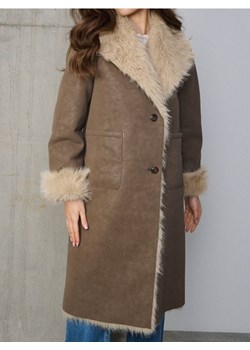 Sinsay - Długi płaszcz ze sztucznym futerkiem - brązowy ze sklepu Sinsay w kategorii Płaszcze damskie - zdjęcie 187983586