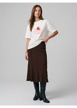 Sinsay - Bawełniana koszulka z nadrukiem na plecach Hot Stuff - kremowy ze sklepu Sinsay w kategorii Bluzki damskie - zdjęcie 187983615