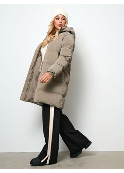 Sinsay - Pikowany płaszcz z kapturem - brązowy ze sklepu Sinsay w kategorii Kurtki damskie - zdjęcie 187983616