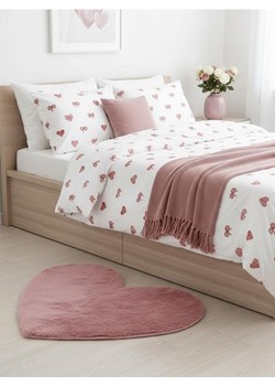 Sinsay - Dywan ze sztucznym futerkiem w kształcie serca - różowy ze sklepu Sinsay w kategorii Dywany - zdjęcie 187984537
