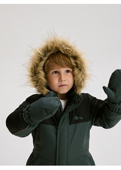 Reserved - Ocieplany kombinezon z rękawiczkami - zielony ze sklepu Reserved w kategorii Kombinezony chłopięce - zdjęcie 187985405