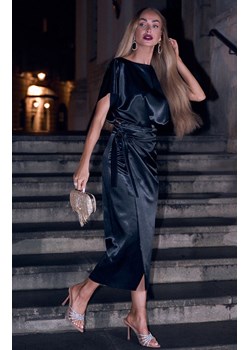 Satynowa sukienka damska z wiązaniem czarna M887, Kolor czarny, Rozmiar 2XL/3XL, MOE ze sklepu Primodo w kategorii Sukienki - zdjęcie 187987509