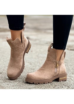 Beżowe zamszowe botki damskie na traperze Filippo dbt4812/23 ze sklepu suzana.pl w kategorii Botki - zdjęcie 187990267