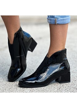 Czarne botki damskie na obcasie Jezzi 2130-1 Lakier ze sklepu suzana.pl w kategorii Botki - zdjęcie 187990485