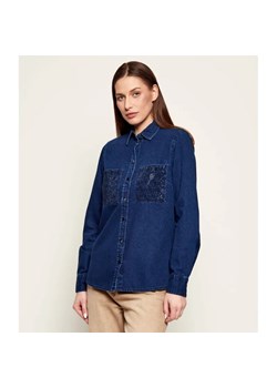 GUESS Jeansowa koszula MONIQUE | Regular Fit ze sklepu Gomez Fashion Store w kategorii Koszule damskie - zdjęcie 187991027