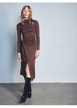 Reserved - Sukienka midi z drapowaniem - ciemnobrązowy ze sklepu Reserved w kategorii Sukienki - zdjęcie 187991749