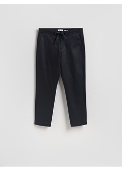 Reserved - Spodnie carrot fit - granatowy ze sklepu Reserved w kategorii Spodnie męskie - zdjęcie 187991807