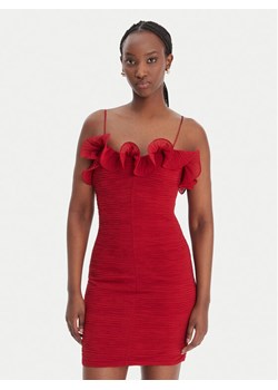 Guess Sukienka koktajlowa W6RK80 WI342 Czerwony Classic Fit ze sklepu MODIVO w kategorii Sukienki - zdjęcie 187992575