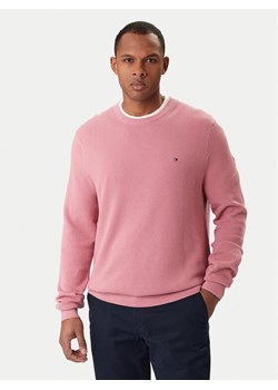 Tommy Hilfiger Sweter Essential MW0MW36347 Koralowy Regular Fit ze sklepu MODIVO w kategorii Swetry męskie - zdjęcie 187992636