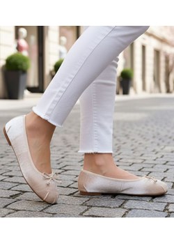 Zamszowe beżowe balerinki z paseczkami /A8-2 13330 T035 +H2/ ze sklepu Pantofelek24.pl w kategorii Balerinki - zdjęcie 187995536