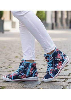 Wysokie dziewczęce trampki w kwiatki niebieskie /D8-2 7545 S089/ ze sklepu Pantofelek24.pl w kategorii Trampki dziecięce - zdjęcie 187995577