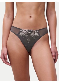 Chantelle Stringi Champs Élysées C26090 Szary ze sklepu MODIVO w kategorii Majtki damskie - zdjęcie 188002467