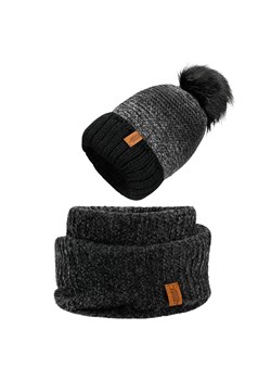 Czarno-Popielaty Zestaw Relaks Czapka Z Puchatym Pomponem I Komin ze sklepu Wojas w kategorii Komplety czapka i szalik damskie - zdjęcie 188003466