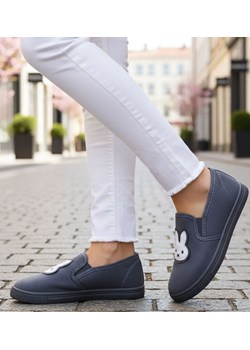 Ciemno szare wsuwane trampki slip on z króliczkiem /A1-2 15763 T141/ ze sklepu Pantofelek24.pl w kategorii Trampki dziecięce - zdjęcie 188010159