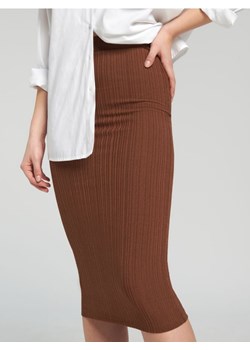 Sinsay - Prążkowana spódnica midi - brązowy ze sklepu Sinsay w kategorii Spódnice - zdjęcie 188010627