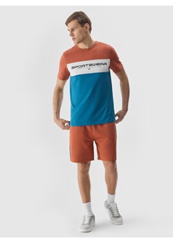 Męskie spodenki dresowe 4F 4FWSS24TSHOM344 - pomarańczowe ze sklepu Sportstylestory.com w kategorii Spodenki męskie - zdjęcie 188011258