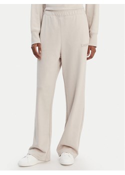 DKNY Sport Spodnie dresowe DP6P3795 Beżowy Regular Fit ze sklepu MODIVO w kategorii Spodnie damskie - zdjęcie 188013148