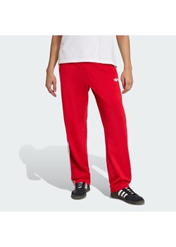 adidas Spodnie dresowe Firebird KD8319 Czerwony Loose Fit ze sklepu MODIVO w kategorii Spodnie męskie - zdjęcie 188013385