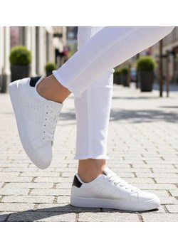 Białe damskie trampki z czarnymi dodatkami /G4-1 16249 T293/ ze sklepu Pantofelek24.pl w kategorii Trampki damskie - zdjęcie 188015197