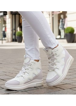 Beżowe trampki na koturnie /F8-3 15778 D430/ ze sklepu Pantofelek24.pl w kategorii Trampki damskie - zdjęcie 188015216