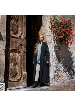 Relaks Czarny Płaszcz Damski Z Oryginalnymi Rękawami ze sklepu Wojas w kategorii Płaszcze damskie - zdjęcie 188016058