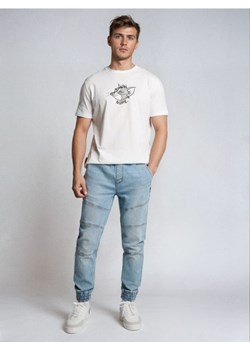 Sinsay - Jeansy jogger z efektem sprania - niebieski ze sklepu Sinsay w kategorii Jeansy męskie - zdjęcie 188020396