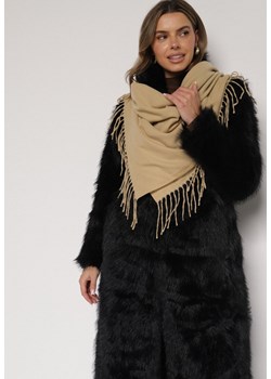 Beżowy Trójkątny Szalik Zdobiony Frędzlami Vetifara ze sklepu born2be.pl w kategorii Szaliki i chusty damskie - zdjęcie 188021679