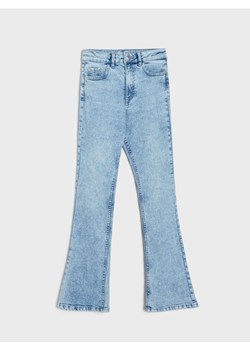Sinsay - Jeansy flare z efektem sprania - niebieski ze sklepu Sinsay w kategorii Spodnie dziewczęce - zdjęcie 188029066