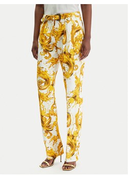 Versace Jeans Couture Spodnie materiałowe 80HAA111 NS756 Biały Regular Fit ze sklepu MODIVO w kategorii Spodnie damskie - zdjęcie 188030015