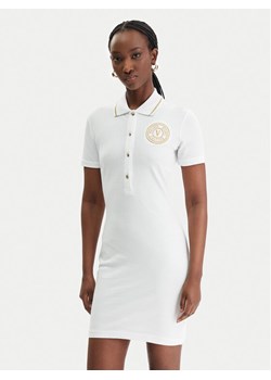 Versace Jeans Couture Sukienka codzienna 80HAOT03 CJ01T Biały Slim Fit ze sklepu MODIVO w kategorii Sukienki - zdjęcie 188030139