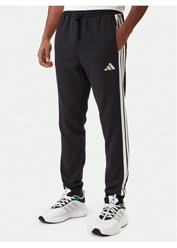 adidas Spodnie dresowe Essentials 3-Stripes JD1861 Czarny Regular Fit ze sklepu MODIVO w kategorii Spodnie męskie - zdjęcie 188032008