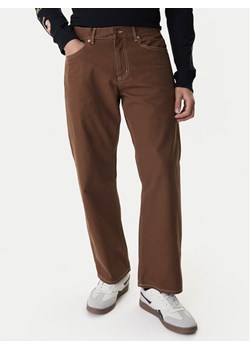 RVCA Spodnie materiałowe Dayshift 23A113502 Brązowy Relaxed Fit ze sklepu MODIVO w kategorii Spodnie męskie - zdjęcie 188037159