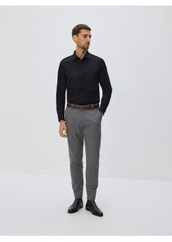 Reserved - Bawełniane spodnie slim fit - ciemnoszary ze sklepu Reserved w kategorii Spodnie męskie - zdjęcie 188038417