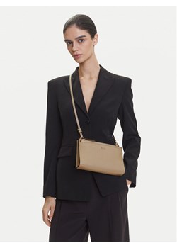 BOSS Torebka Alyce 50541756 Beżowy ze sklepu MODIVO w kategorii Listonoszki - zdjęcie 188039047