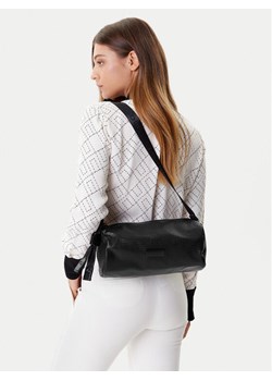 Torebka Monnari TORIMP0-24Z-BAG4400-KM20D000 Czarny ze sklepu eobuwie.pl w kategorii Listonoszki - zdjęcie 188040626