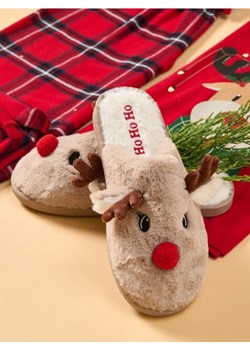 Sinsay - Pluszowe kapcie świąteczne w kształcie reniferów - beżowy ze sklepu Sinsay w kategorii Kapcie damskie - zdjęcie 188041329