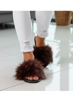 Rude klapki z efektownym futerkiem /B2-1 2830 S195/ ze sklepu Pantofelek24.pl w kategorii Kapcie damskie - zdjęcie 188041939