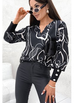 BLUZKA WE WZORY Z OZDOBNYMI GUZIKAMI PRZY RĘKAWACH- CZARNA ze sklepu olika.com.pl w kategorii Bluzki damskie - zdjęcie 188042289