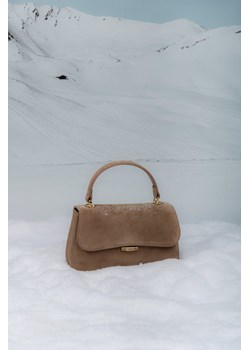 Estro: Mała jasnobrązowa torebka damska typu kuferek z weluru naturalnego ze sklepu Estro w kategorii Kuferki - zdjęcie 188042787