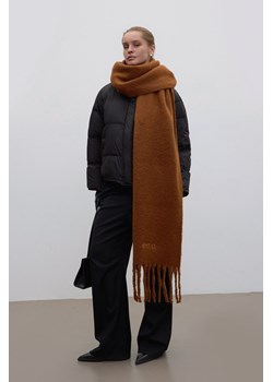 Estro: Mięsisty brązowy szalik damski z frędzlami ze sklepu Estro w kategorii Szaliki i chusty damskie - zdjęcie 188042788
