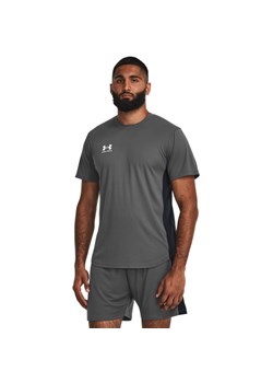 Męska koszulka treningowa Under Armour UA M\'s Challenger Train Ss - szara ze sklepu Sportstylestory.com w kategorii T-shirty męskie - zdjęcie 188044078