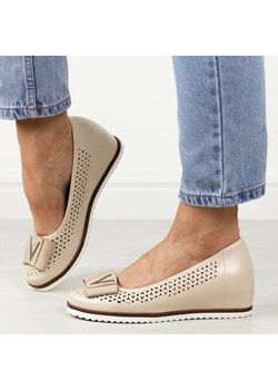 Beżowe ażurowe czółenka damskie na koturnie M.Daszyński Sa199-6 ze sklepu suzana.pl w kategorii Czółenka - zdjęcie 188049295