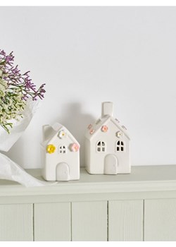 Sinsay - Ceramiczny świecznik dekoracyjny w kształcie domku z kwiatowym motywem - kremowy ze sklepu Sinsay w kategorii Świeczniki - zdjęcie 188050246
