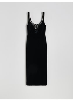 Reserved - Aksamitna sukienka z biżuteryjnym dekoltem - czarny ze sklepu Reserved w kategorii Sukienki - zdjęcie 188055647