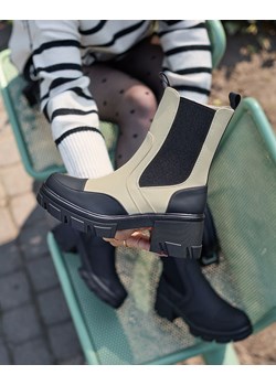 Royalfashion Matowe damskie botki na płaskim obcasie w kolorze beżowym Bevta ze sklepu royalfashion.pl w kategorii Botki - zdjęcie 188057766